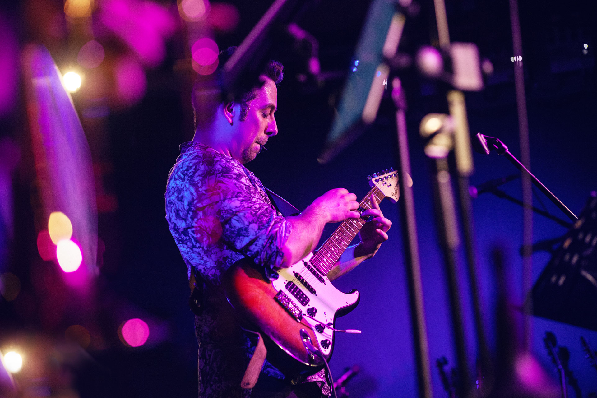 live guitarist musician